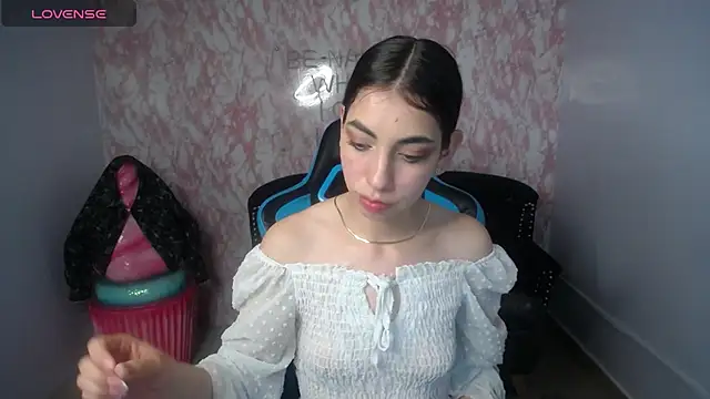 Snapshot of KiaraStar_ch chatting on July 24, 2026, 8:29 pm KiaraStar ch online show from July 24, 2026, 8:29 pm