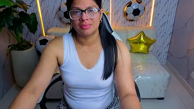 sarah bay tx online show from June 19, 2026, 9:18 pm