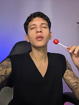 tylerrnova online show from June 25, 2026, 3:28 am