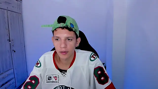 tylerrnova online show from July 16, 2026, 3:23 am