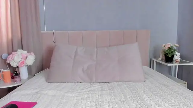 Snapshot of MissMiaTv chatting on March 1, 2025, 7:30 am MissMiaTv online show from March 1, 2025, 7:30 am