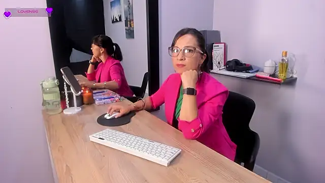 Greta Borbon  online show from July 10, 2026, 11:24 am