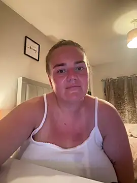 Snapshot of Bustygem_ chatting on June 26, 2026, 9:19 pm Bustygem online show from June 26, 2026, 9:19 pm