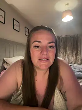 Snapshot of Bustygem_ chatting on July 25, 2026, 11:35 pm Bustygem online show from July 25, 2026, 11:35 pm