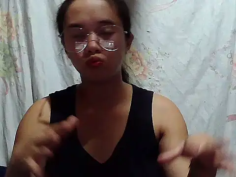 Snapshot of sophie_193 chatting on July 1, 2026, 5:12 pm sophie 193 online show from July 1, 2026, 5:12 pm