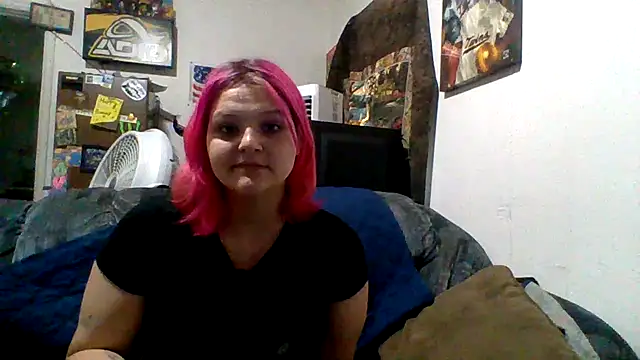 Snapshot of Elliebellie1 chatting on July 2, 2026, 7:42 pm Elliebellie1 online show from July 2, 2026, 7:42 pm