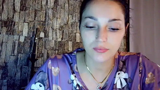 Snapshot of Ellara- chatting on June 19, 2026, 1:04 pm Ellara- online show from June 19, 2026, 1:04 pm