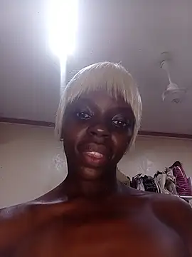 Highonmoglie online show from June 18, 2026, 8:57 pm