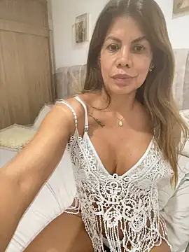 Snapshot of Valen_Milf4u chatting on July 11, 2026, 12:46 am Valen Milf4u online show from July 11, 2026, 12:46 am