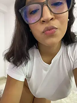 Julieta Vegaax online show from July 12, 2026, 7:38 pm