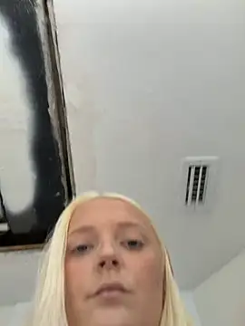Blondebarbie21 online show from June 22, 2026, 2:14 pm