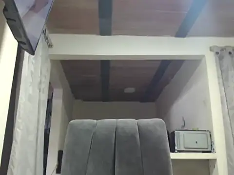 Snapshot of estrella-cutte chatting on July 22, 2026, 4:43 pm estrella-cutte online show from July 22, 2026, 4:43 pm