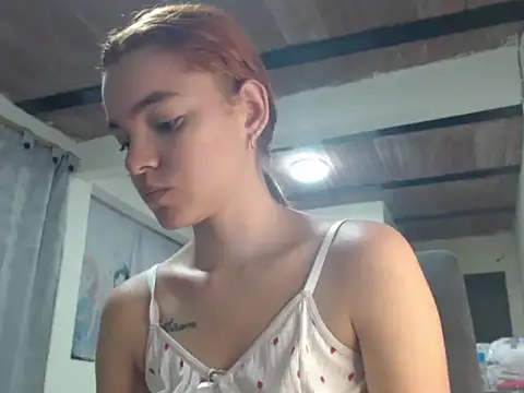 Snapshot of estrella-cutte chatting on August 2, 2026, 6:12 am estrella-cutte online show from August 2, 2026, 6:12 am