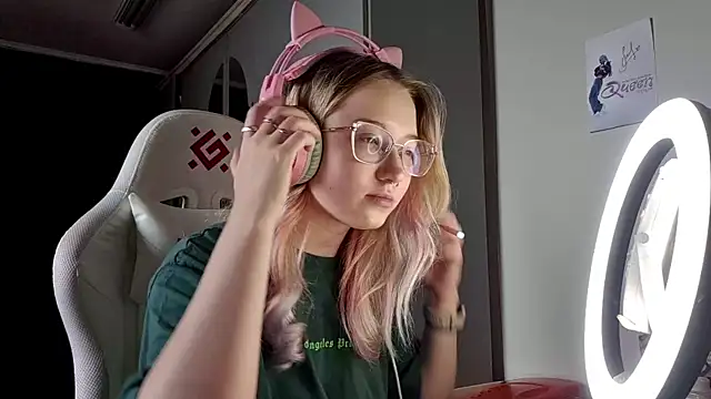 FunnyLila online show from June 28, 2026, 5:13 am