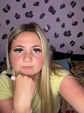 Snapshot of Juicy_BabeXo chatting on July 18, 2026, 8:56 pm Juicy BabeXo online show from July 18, 2026, 8:56 pm