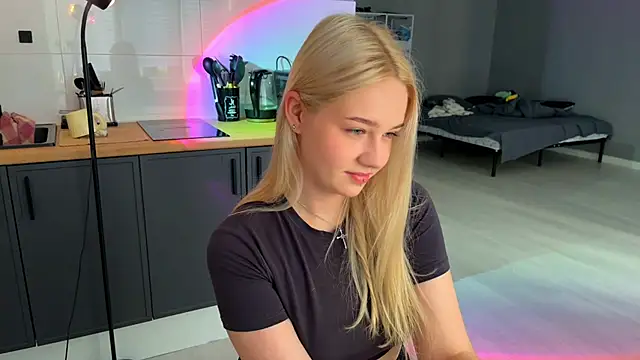 MichelleMargiela online show from July 18, 2026, 2:16 am