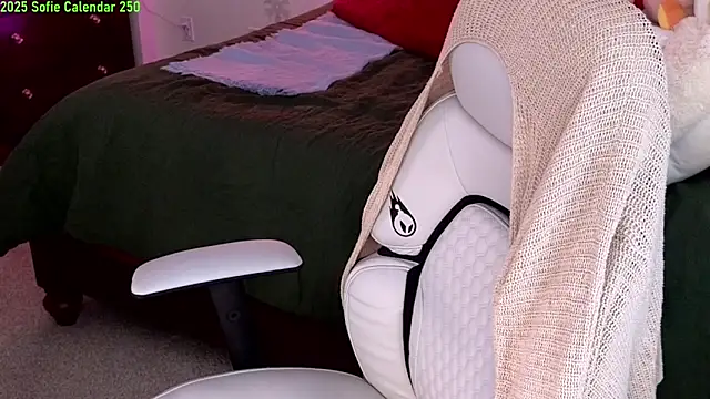 MySweetSofie online show from January 19, 2025, 4:01 am