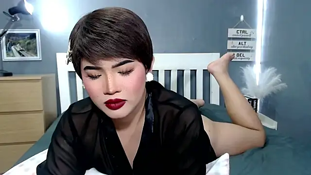 STUCK on YOU  online show from November 12, 2025, 7:13 pm