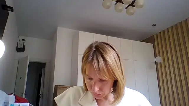 Snapshot of Deloriada chatting on July 7, 2026, 4:37 am Deloriada online show from July 7, 2026, 4:37 am