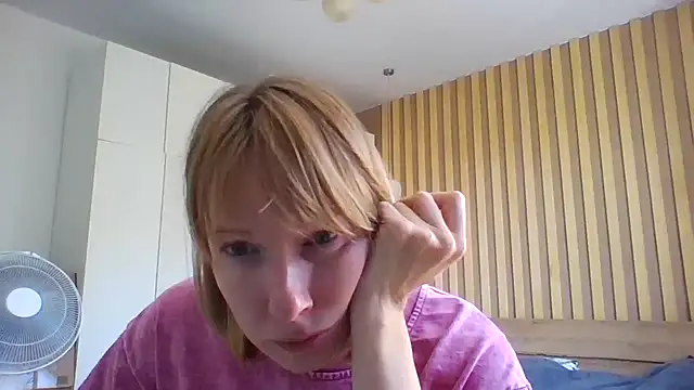 Snapshot of Deloriada chatting on July 9, 2026, 8:40 am Deloriada online show from July 9, 2026, 8:40 am