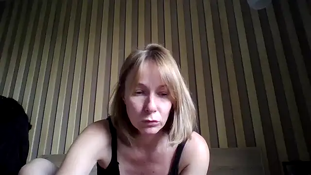 Snapshot of Deloriada chatting on August 6, 2026, 9:44 am Deloriada online show from August 6, 2026, 9:44 am