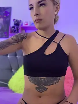 VIOLETA-1122 online show from August 7, 2026, 7:38 pm