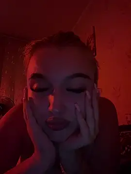 lyalyalii online show from June 24, 2026, 5:56 pm