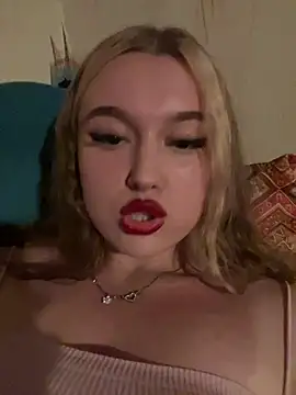 lyalyalii online show from July 7, 2026, 8:13 pm
