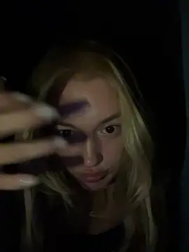 lyalyalii online show from August 8, 2026, 8:22 pm