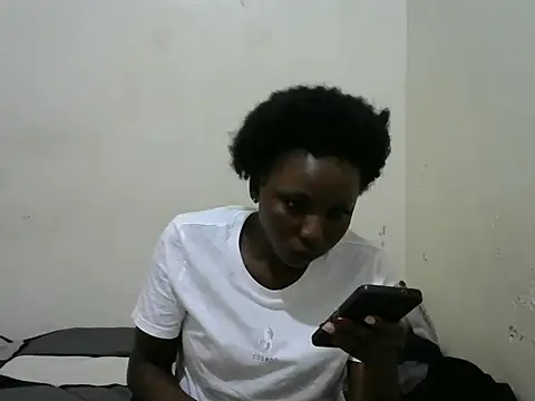 Snapshot of Qcmadonna chatting on August 5, 2026, 10:07 am Qcmadonna online show from August 5, 2026, 10:07 am