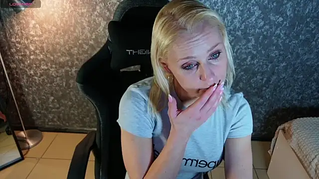 Snapshot of AlexiaWonder chatting on August 9, 2026, 4:56 pm AlexiaWonder online show from August 9, 2026, 4:56 pm