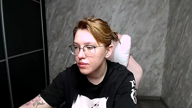 Reginasmilee online show from March 10, 2025, 2:17 am