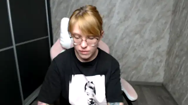 Reginasmilee online show from March 15, 2025, 2:01 pm