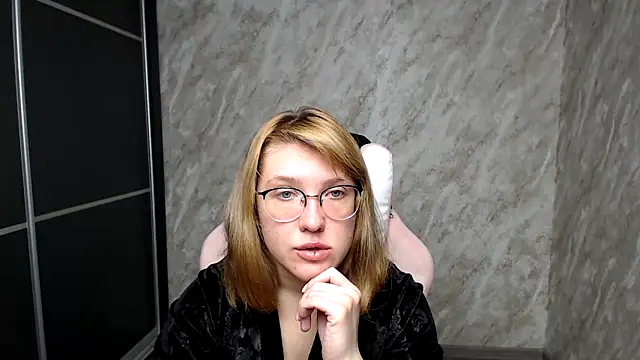 Reginasmilee online show from March 16, 2025, 9:05 am