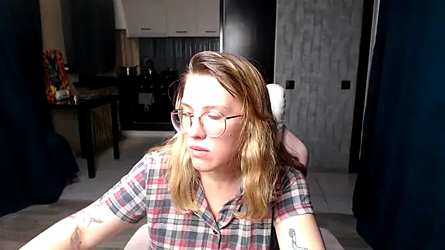 Reginasmilee online show from September 11, 2025, 11:49 pm