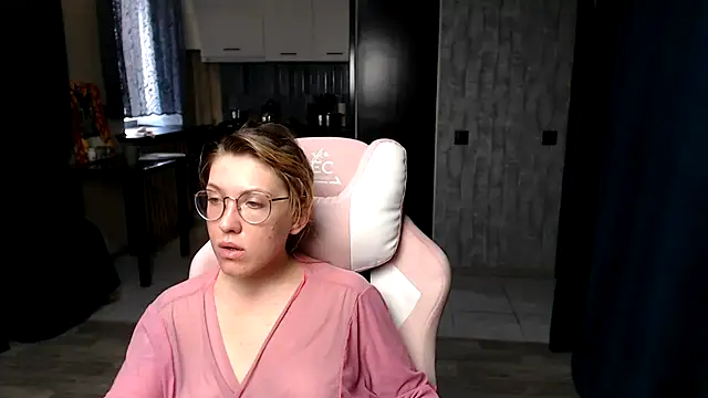 Reginasmilee online show from September 15, 2025, 11:54 am