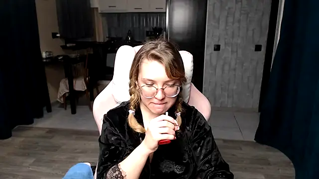 Reginasmilee online show from September 21, 2025, 2:02 am