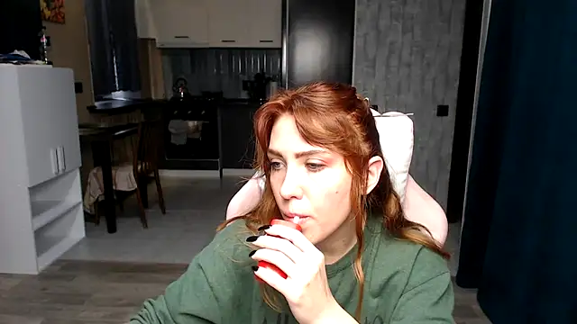 Reginasmilee online show from October 9, 2025, 7:28 am