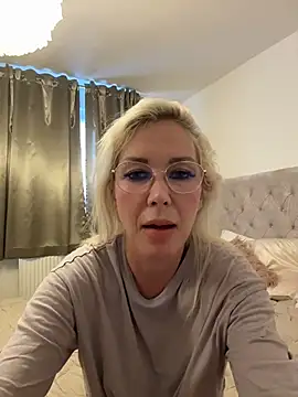 Snapshot of Cindy_Stone_official chatting on June 30, 2026, 5:36 pm Cindy Stone official online show from June 30, 2026, 5:36 pm
