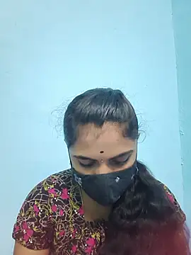 Snapshot of Megavarthinii chatting on July 4, 2026, 12:33 pm Megavarthinii online show from July 4, 2026, 12:33 pm