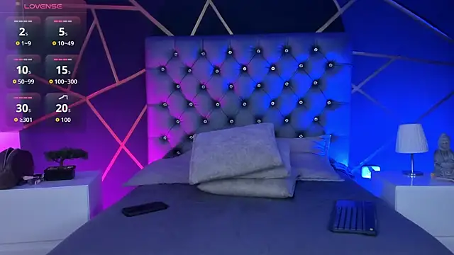 Katherinee Scott online show from August 3, 2026, 8:23 pm