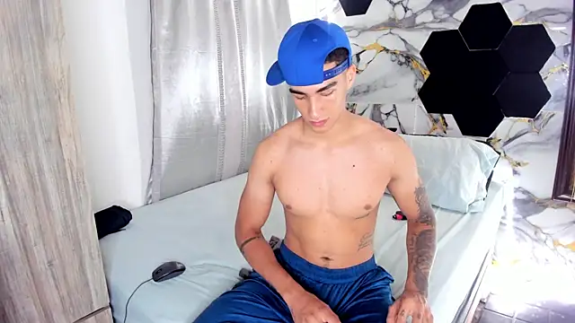 Snapshot of Goldendesirexx chatting on August 4, 2026, 10:45 pm Goldendesirexx online show from August 4, 2026, 10:45 pm