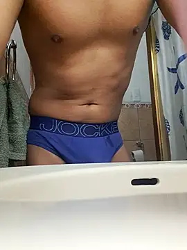 LatinShadowX online show from July 22, 2026, 12:24 am