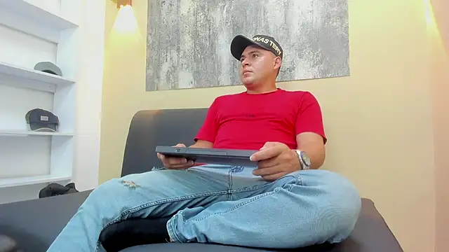 THEO WOOD3 online show from June 30, 2026, 8:32 pm
