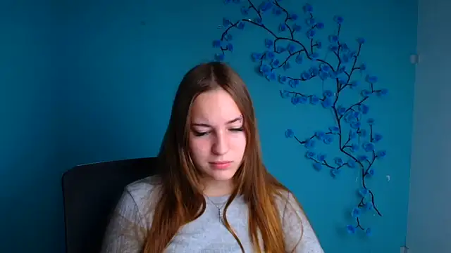 Snapshot of Holly_Mooon_ chatting on July 9, 2026, 5:44 am Holly Mooon online show from July 9, 2026, 5:44 am