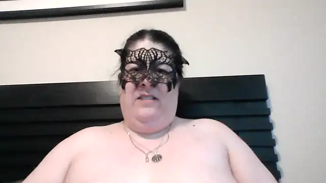 RavenRunee online show from July 17, 2026, 2:18 am