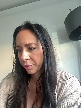 Snapshot of Charming_ScarlettX chatting on July 8, 2026, 7:35 am Charming ScarlettX online show from July 8, 2026, 7:35 am