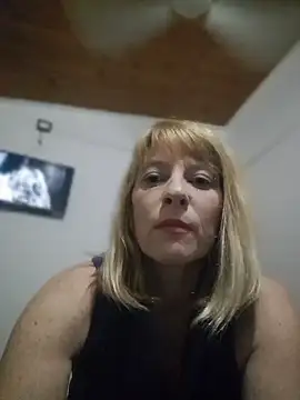 Snapshot of CarmenAmorosa chatting on July 18, 2026, 1:15 pm CarmenAmorosa online show from July 18, 2026, 1:15 pm