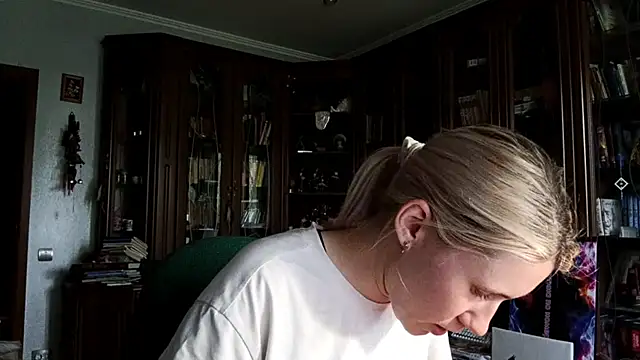 Snapshot of KellyOutdoor chatting on June 29, 2026, 8:53 am KellyOutdoor online show from June 29, 2026, 8:53 am