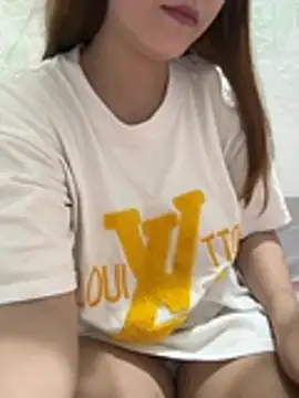 nhungbaby12 online show from July 4, 2026, 8:59 pm
